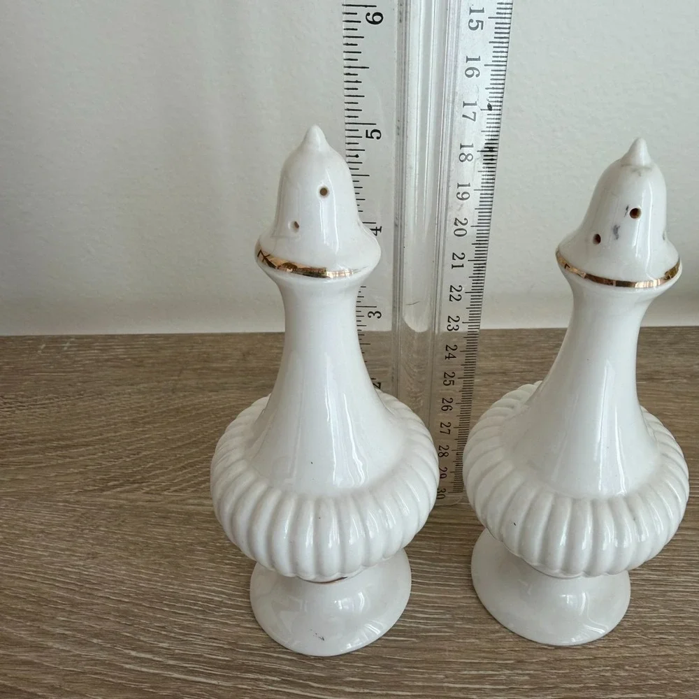 Porcelane Collection Salt &‎ Pepper Shakers Ribbed White Gold Trim 5 5/8